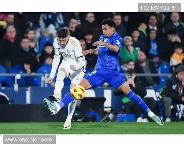 西甲激战：里昂强势逆转多特蒙德点球大战引发全场狂欢