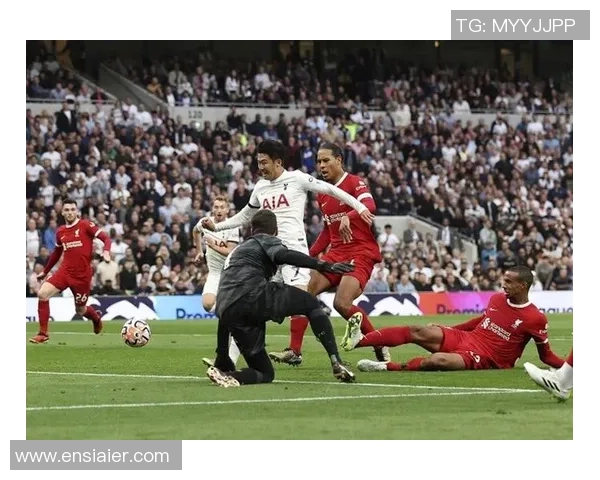 世界杯精彩对决利物浦凭乌龙球险胜AC米兰全场沸腾